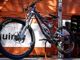 Mystery Downhill Fork Spotted in the Devinci Pits