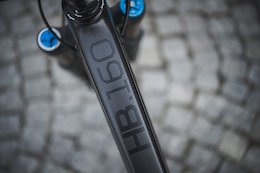 Hope Cuts Price on Made-in-England Carbon Bike