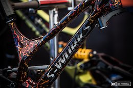 Bruni's Lava Frame and Ravanel's WC DH Bike: Tech Randoms - Val di Sole World Cup 2017
