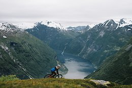 The Tourist 2: Makken and His Dog Charge Geiranger Fjord - Video