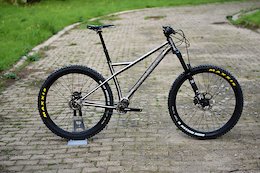 Nordest Cycles Introduces a Titanium "Enduro" Hardtail With a Pinion Gearbox