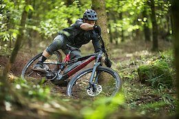 Rémi Thirion Gets Sideways In An eMTB Shredit