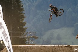 Video: 15 Of The Best Whips From Crankworx Les Gets