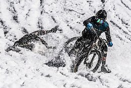 Video: Dropping From The Top At Megavalanche