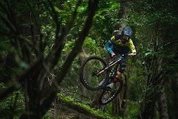Video: Flat Out Cornering on a DH Bike