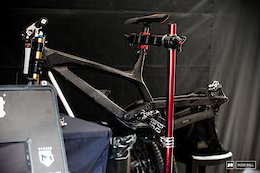 Aaron Gwin is Back, and He's On a 29er - La Bresse DH World Cup 2018