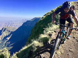Riding the ridge of one of the world&#39;s biggest canyon