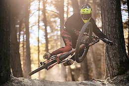 Commencal / 100% Adds Hugo Frixtalon &amp; Antoine Rogge