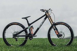 Atherton Bikes Confirm Team Details &amp; Show Full Bike For the First Time