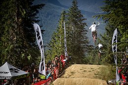 Pinkbike Poll: Do You Session Features or Cruise Along Without Stopping?
