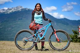 Kaylee Gibb on her Pivot Mach 6. She has stiffened suspension and added 150mm air shafts for her Marzocchi fork to lower it by 20mm and opted to keep the beefy Schwalbe tires on for potential loose conditions.