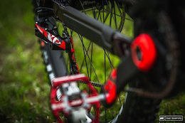 Kirk McDowall's custom Devinci Wilson - All red for the Canadian