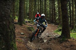 Video: Matt Walker Chases Danny Hart Through Bike Park Wales