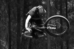 Video: Solo Jumps &amp; Flow Somewhere Deep in the Woods of Bavaria