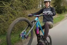 Video: How to Wheelie With Martha Gill &amp; Bex Baraona