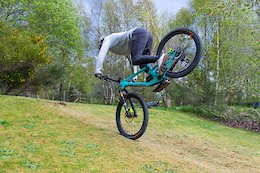 Video: How To Backwards Nose Manual Any Bike with Duncan Shaw