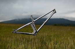 The Moorhuhn is an Additive Manufactured Frame Hoping To ‘Make Steel Sexy Again’