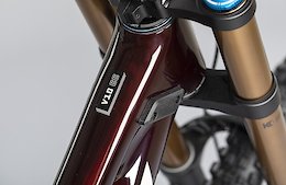Santa Cruz Bicycles Releases Mixed Wheel V10