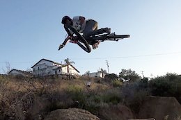 Video: Chilled Dirt Jump Session with Kirt Voreis &amp; Kyle Strait