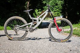 Bike Check: Walker Shaw's Santa Cruz V10 CC - Downhill Southeast - Windrock II 2020