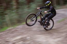 Video: Fast and Loose Riding from Leo Housman as he Pushes Hard on his Enduro Bike