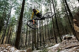 Video: Wyn Masters Gets Loose with his eMTB on Frozen UK Trails