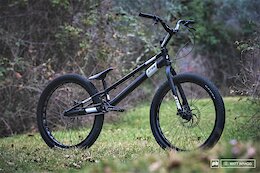 Not A Review: Getting Through Lockdown on a Jitsie Varial 24" Trials Bike