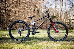 Bike Check: Isak Leivsson's Homemade High Pivot DH Bike has 510mm Chainstays