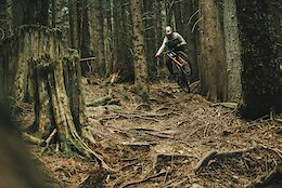 Video: Flat Out DH Bike Shredding on North Shore Trails