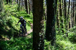 E-BIKE WARNING!!! Liz Greaves making her way through some classic welsh single track on stage 3. Any E-Bikes found to be modified or chipped ment disqualification for its rider and as always E-Bikes only raced other E-Bikes.