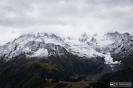 After a beautiful and sunny Saturday, this was the view on Sunday morning as the night delivered a lot of rain in the valley and some fresh snow up there at 2000m + high.