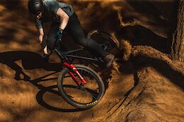 Video: Day &amp; Night Dirt Jumping with Alex Cahill