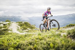 Video: In Between The Races with Canyon MTB Racing's Emily Batty &amp; Laurie Arsenault