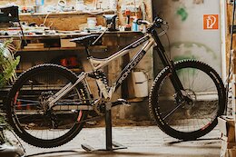 Iron Horse Sunday Reborn - A Classic Downhill Bike Modified with Modern Geometry &amp; Mullet Wheels