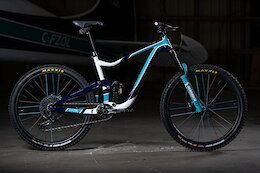 Reece Wallace's Custom Painted Giant Trance Matches His Plane