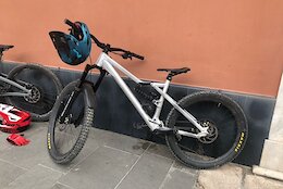 Spotted: A New Mixed-Wheel Enduro Bike From Liteville