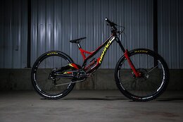 Video: Devinci Builds Modern Replica of Stevie Smith's 2013 Race Bike for the Stevie Smith Legacy Foundation