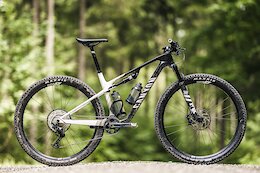 The 2022 Canyon Lux World Cup is Still an Unapologetically Sharp-Edged XC Race Bike