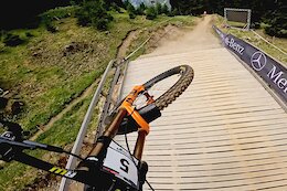 Video: Laurie Greenland's Preview POV from the Dusty &amp; Loose Lenzerheide World Cup Course