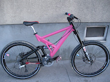 Magdas new ride, i hope she likes the new pinkbike