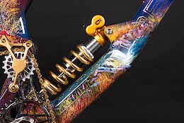 Deviate Cycles Shows Off Incredible Dougie Roulsto