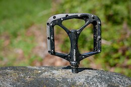 Praxis’ New Flat Pedals, Stem, & Carbon Bottle Cage