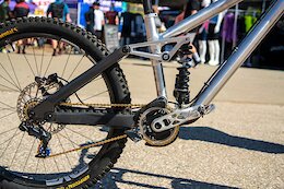 Spotted: Frameworks Racing DH Bike with Electronic