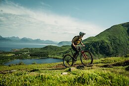 Video: Celeste Pomerantz Chases the Midnight Sun in Norway on the New Rocky Mountain Element in ‘Midnattssol’