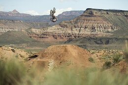 Video: 6 Friends from Paris Head to the Mecca of Freeride in ‘Very Bike Trip’