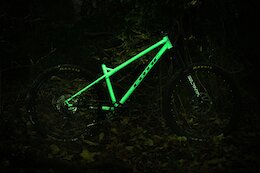 First Look: Cotic’s BFe Mullet/29er Hardtail Glows In The Dark