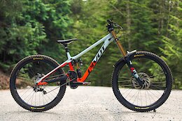 Review: Pivot Phoenix – Easily Accessible DH Speed