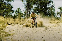 Video: Dylan Siggers & Zak Mousseau Go Off Line In ‘Liquid Sunshine’