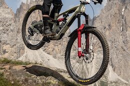 Spotted: Next-Generation RockShox Zeb Fork