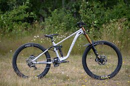 First Ride: Knolly’s New 2025 Delirium Has 190mm of Travel & Room for a Bottle